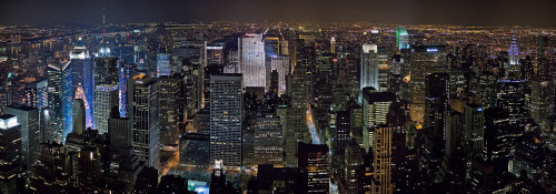 1920px-New_York_Midtown_Skyline_at_night_-_Jan_2006_edit1.jpg