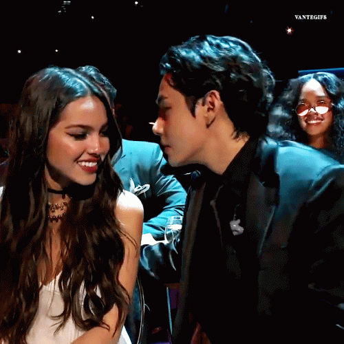 220403-Grammys-3.gif