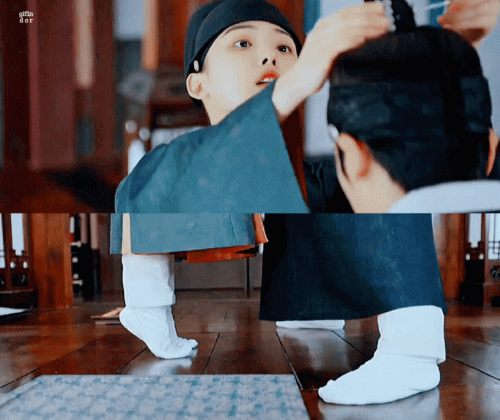 EP04---Our-Blooming-Youth.gif