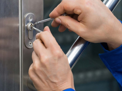 Emergency local mobile locksmith services. Call us at any time. We are here to help