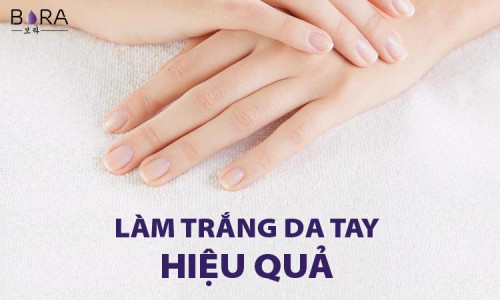 Cách làm trắng da tay có nhiều cách khác nhau. Tuy nhiên phổ biến và được ưa chuộng vẫn là cách làm sao để vừa trắng nhanh, đỡ mất công sức đi lại hoặc chế biến hỗn hợp đồng thời vẫn phải đạt tiêu chí tiết kiệm mà an toàn nữa. Cùng Bora khám phá nhanh loại công thức nào mà “thần thánh” đến như vậy.
Cách trắng da tay bằng sữa không đường đang là phương pháp làm đẹp nhiều chị em truyền tai nhau để có thể tự mình giúp cho làn da trắng tự nhiên. 
"Cách làm trắng da tay"

Các bước thực hiện "Cách làm trắng da tay" bằng nha đam:
Rửa sạch nha đam rồi bỏ vỏ sau đó cắt thành từng miếng nhỏ xay nhuyễn thu được hỗn hợp.
Sử dụng hỗn hợp này bôi lên vùng da tay cần làm trắng ủ trong khoảng 10 phút rồi rửa lại với nước sạch. Duy trì đều đặn 2-3 lần/tuần để da trắng sáng bật tone.
Trong nha đam giàu thành phần khoáng chất cùng các chất dinh dưỡng khác như axit salicylic, axit amin, lignin, anthraquinones và lượng nước cao có tác dụng dưỡng ẩm cho da. Lượng vitamin dồi dào trong nha đam còn giúp cho làn da trắng mịn tự nhiên.

https://boracosmetics.vn/cach-lam-trang-da-tay/